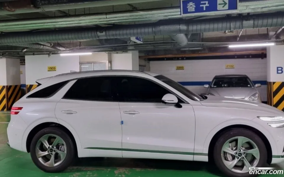 Genesis GV70 2.5T 2WD 2024 — миниатюра 2