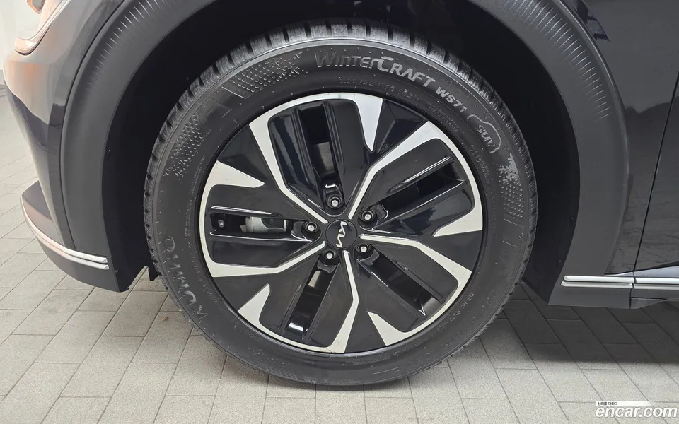 Kia EV6 2023 — миниатюра 2