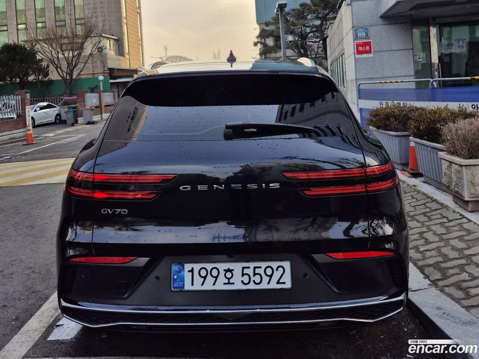 Genesis GV70 2.5T 2WD 2025 — миниатюра 5