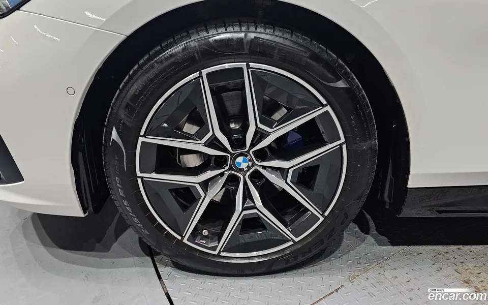 BMW 5 Series 520i M 2025 — миниатюра 2