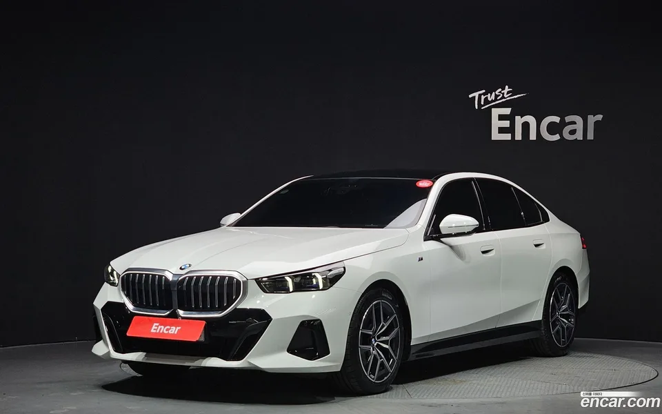 BMW 5 Series 520i M 2025 — фото 1, купить с доставкой в Москву