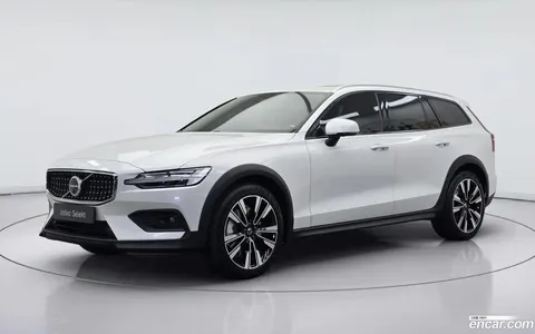 Volvo V60 Cross Country 2025 buy in Moscow
