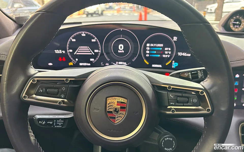 Porsche Taycan 2023 — миниатюра 5