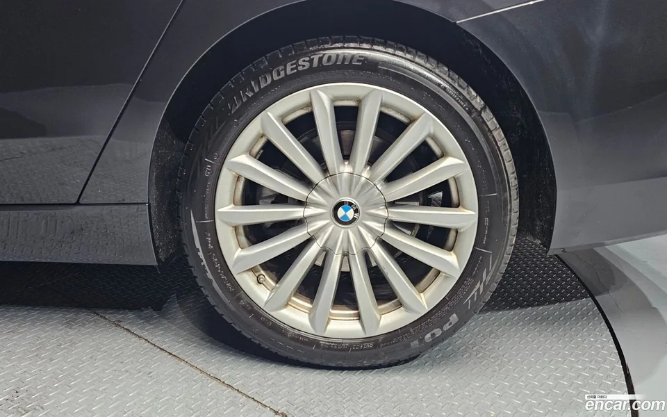 BMW 6 Series GT 630i xDrive 2022 — миниатюра 2