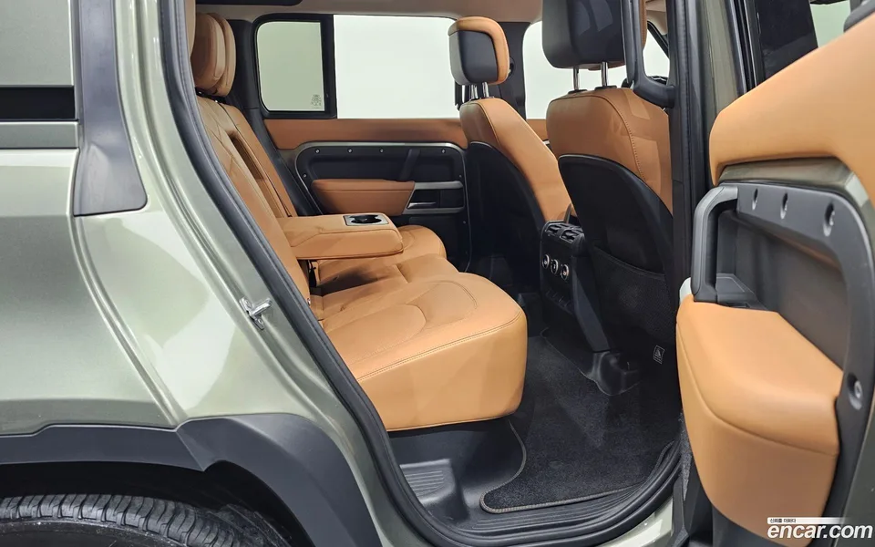 Land Rover Defender 110 D300 HSE 2022 — миниатюра 2