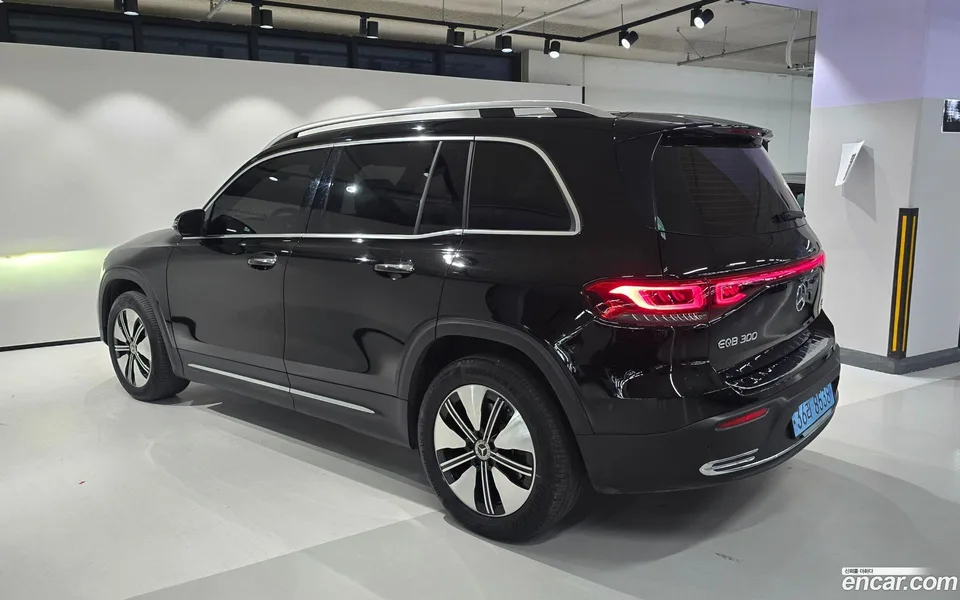 Mercedes-Benz EQB EQB300 4MATIC 2024 — миниатюра 3