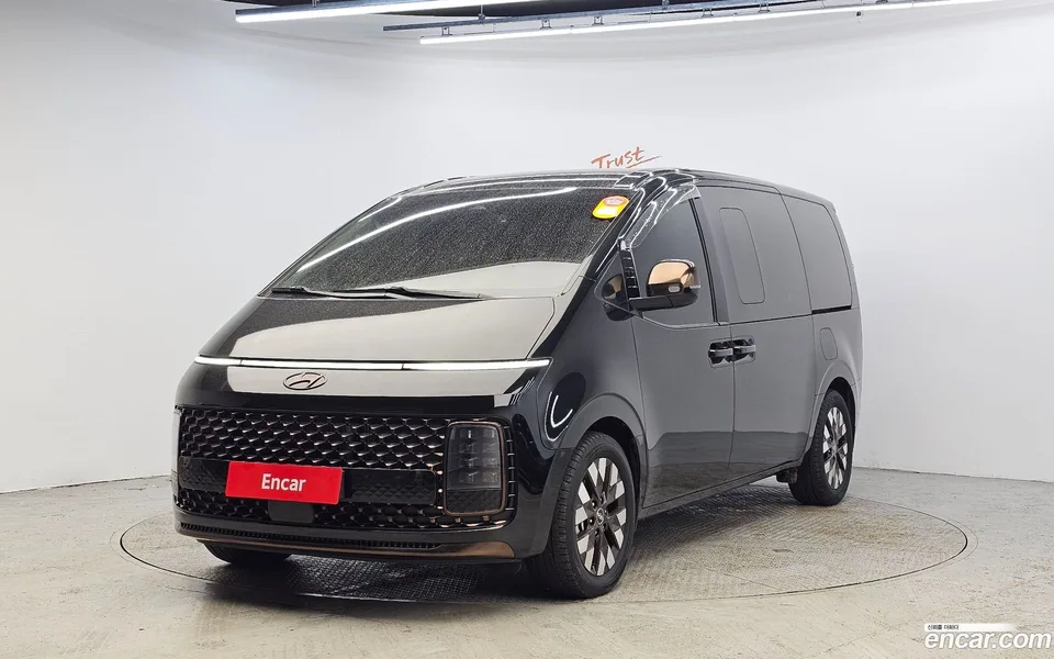 Hyundai Staria 9 2023 — фото 1, купить с доставкой в Москву