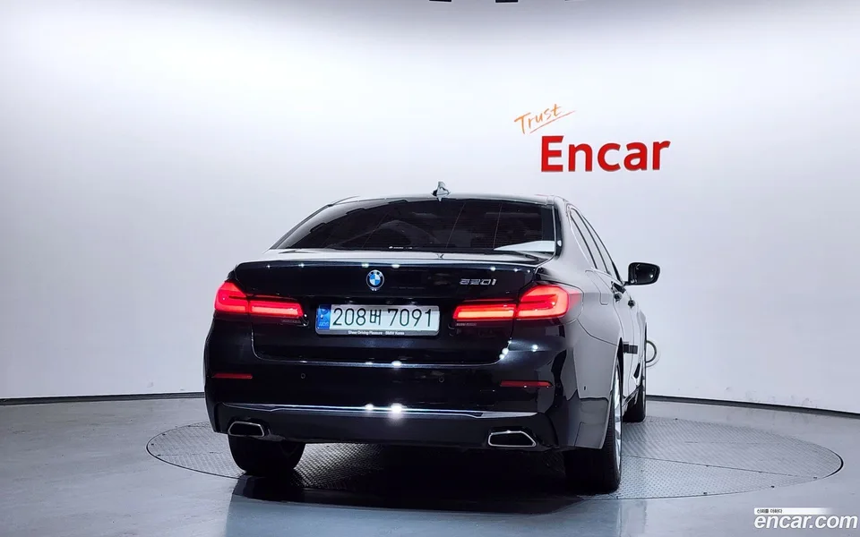 BMW 5 Series 520i 2022 — миниатюра 4