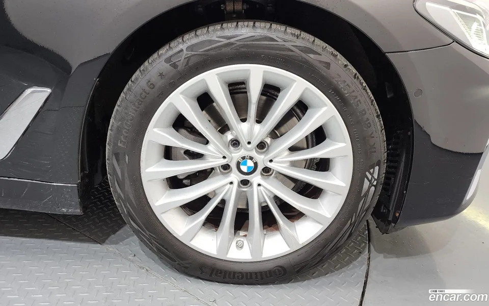 BMW 5 Series 520i 2022 — миниатюра 5