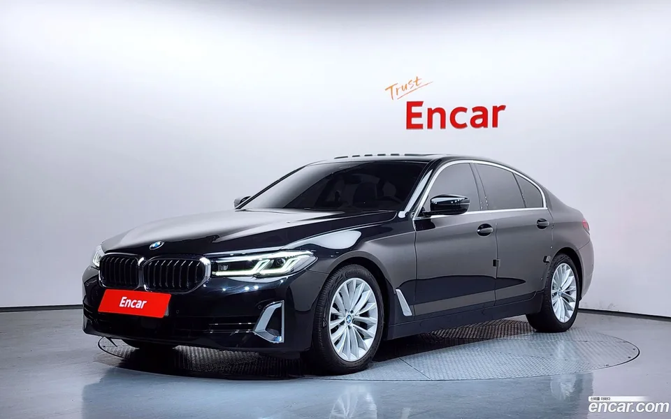 BMW 5 Series 520i 2022 — фото 1, купить с доставкой в Москву