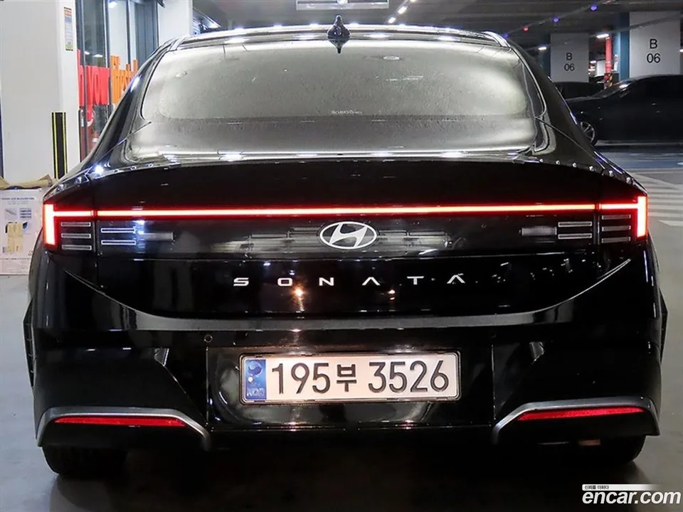 Hyundai Sonata The Edge Hybrid 2023 — миниатюра 2