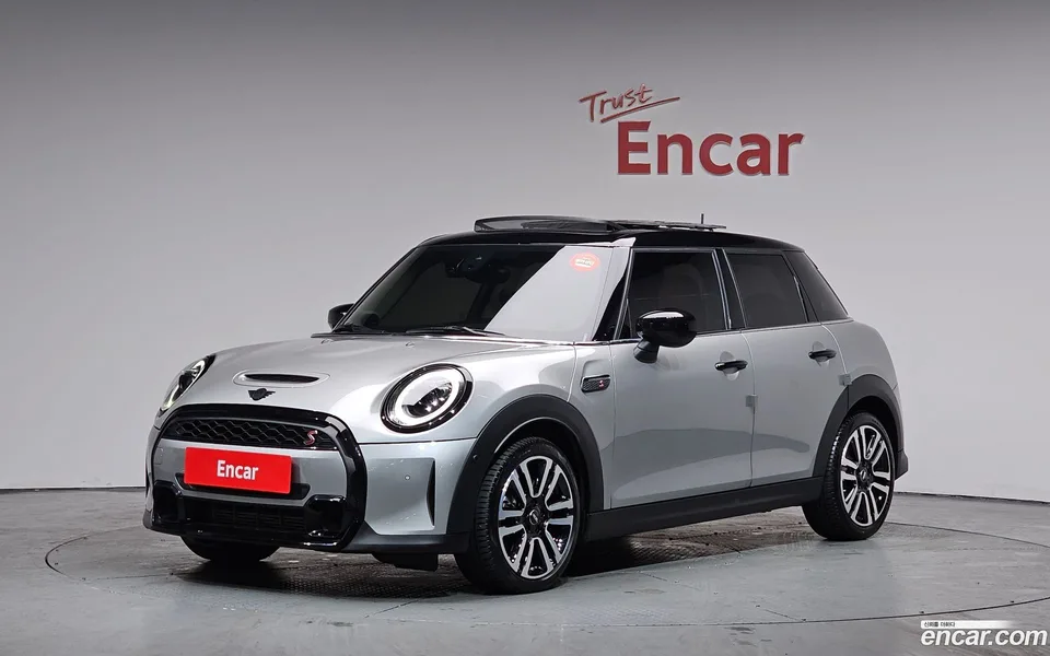 MINI Cooper S 5 2023 — фото 1, купить с доставкой в Москву