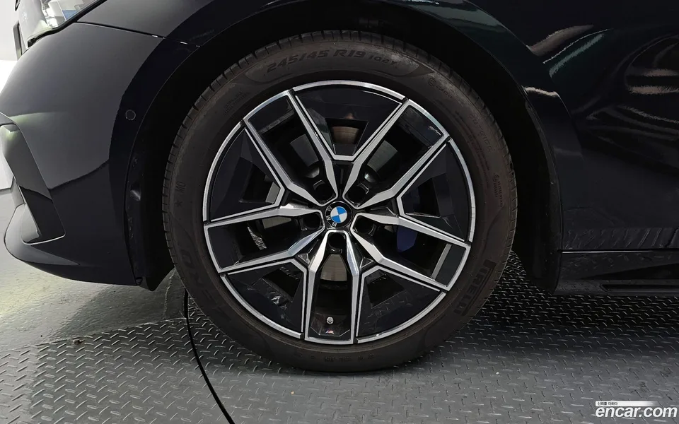 BMW 5 Series 523d M 2025 — миниатюра 2