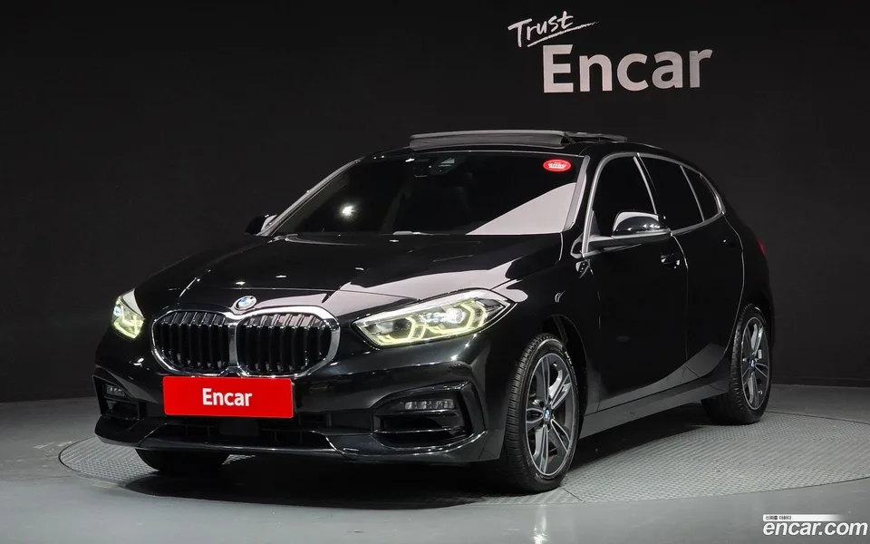 BMW 1 Series 120i 2022 — фото 1, купить с доставкой в Москву