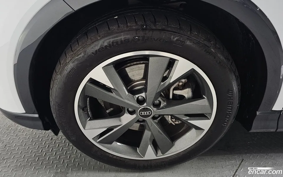 Audi Q4 e-tron 40 2023 — миниатюра 2