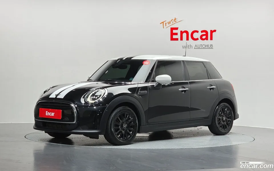 MINI Cooper 5 2023 — фото 1, купить с доставкой в Москву