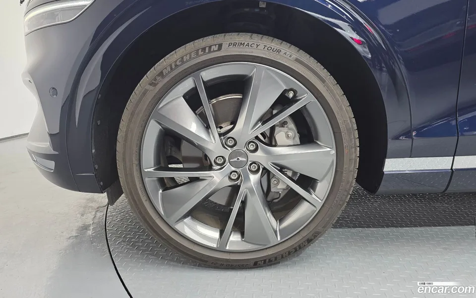 Genesis GV70 2.5T 2WD 2023 — миниатюра 2