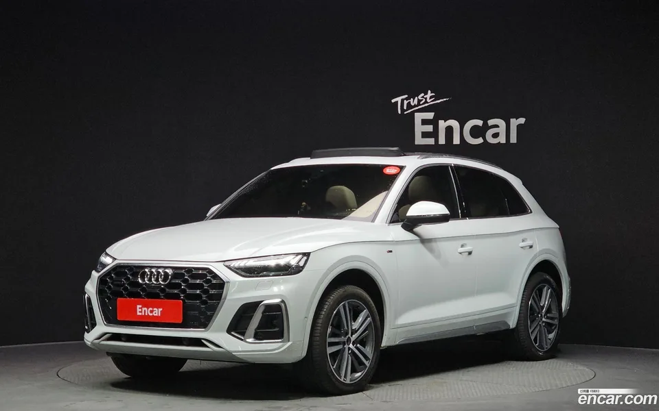 Audi Q5 45 TFSI 2023 — фото 1, купить с доставкой в Москву