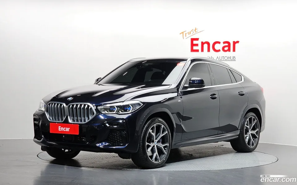 BMW X6 xDrive40i M 2022 — фото 1, купить с доставкой в Москву
