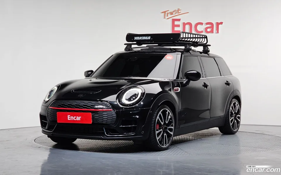 MINI Cooper S Clubman JCW 2022 — фото 1, купить с доставкой в Москву