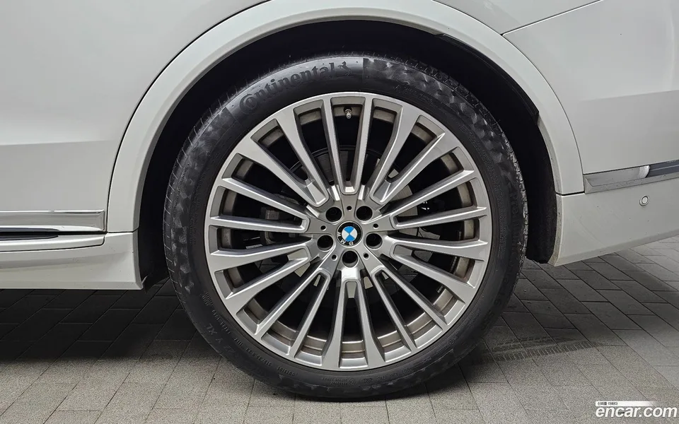 BMW X7 xDrive 40i 7 2023 — миниатюра 5