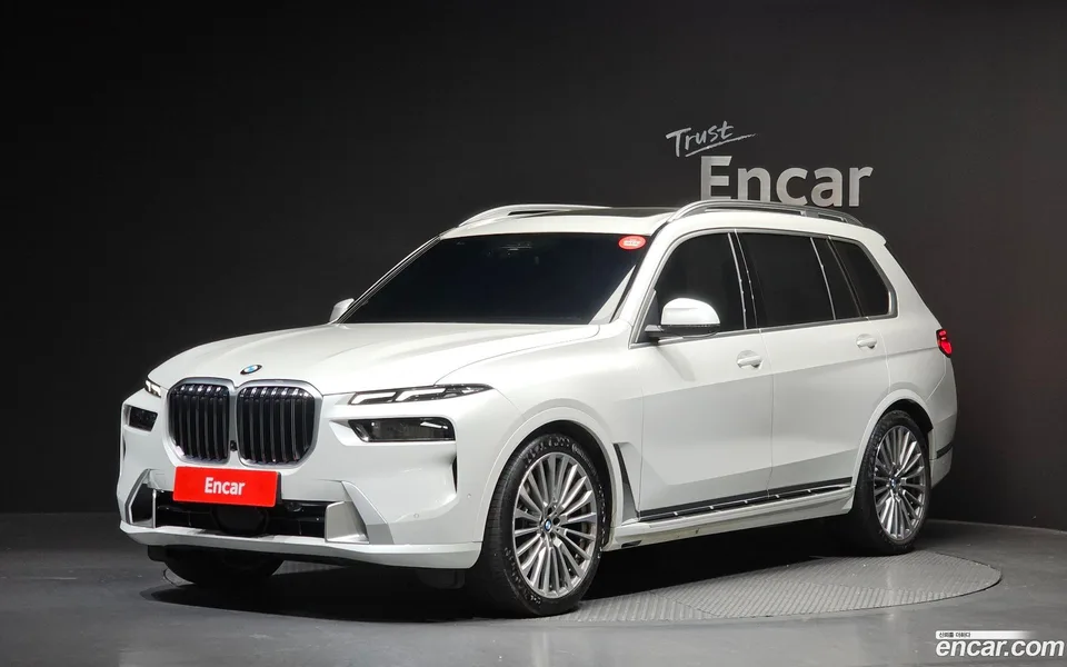 BMW X7 xDrive 40i 7 2023 — фото 1, купить с доставкой в Москву