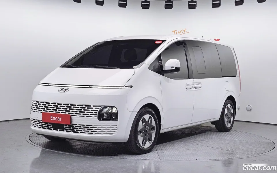 Hyundai Staria 4WD 9 2023 — фото 1, купить с доставкой в Москву