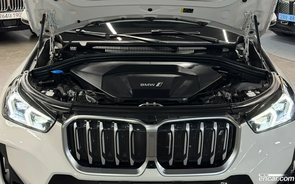 BMW iX1 xDrive 30 M 2023 — миниатюра 5