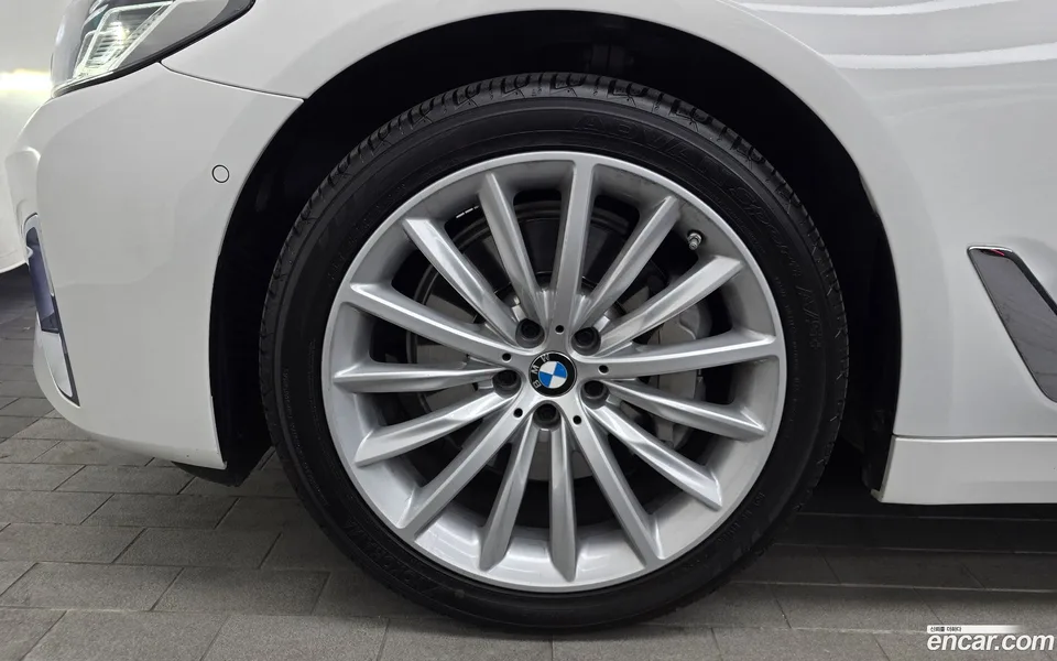 BMW 5 Series 530i 2023 — миниатюра 2