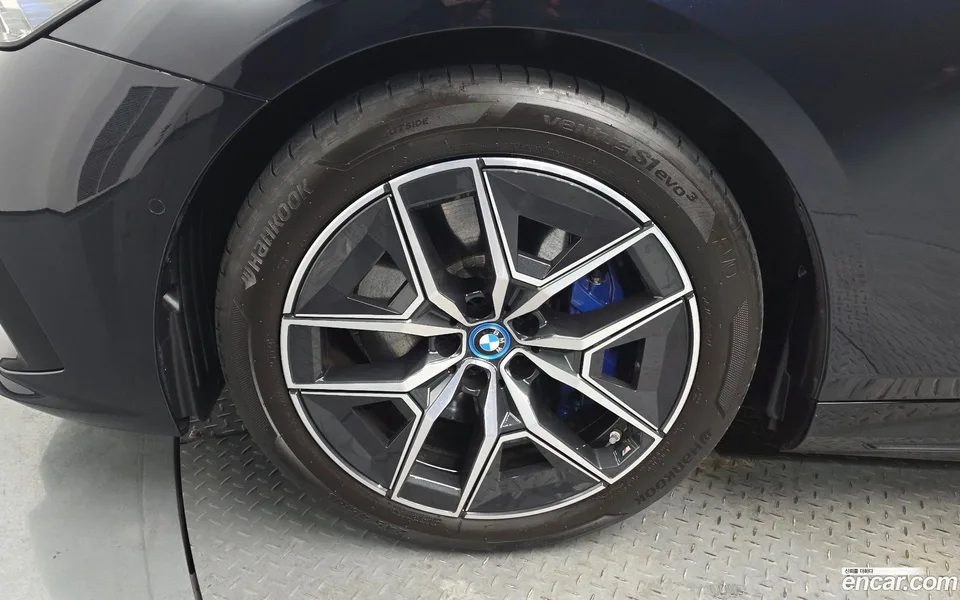 BMW i5 eDrive 40 M 2025 — миниатюра 2