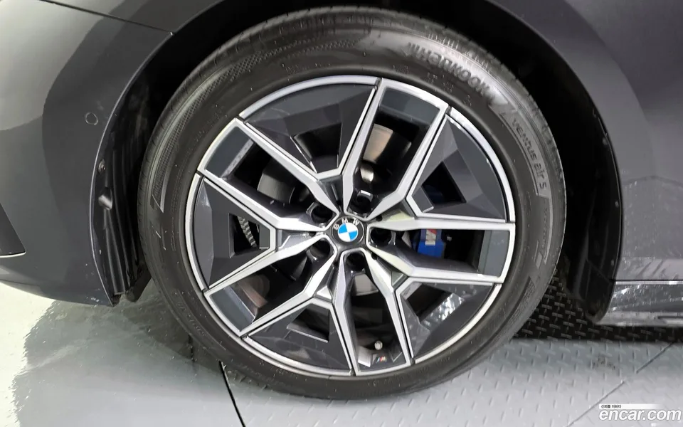 BMW 5 Series 520i M 2024 — миниатюра 5