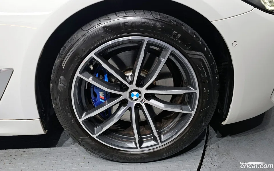 BMW 5 Series 520i M 2023 — миниатюра 2
