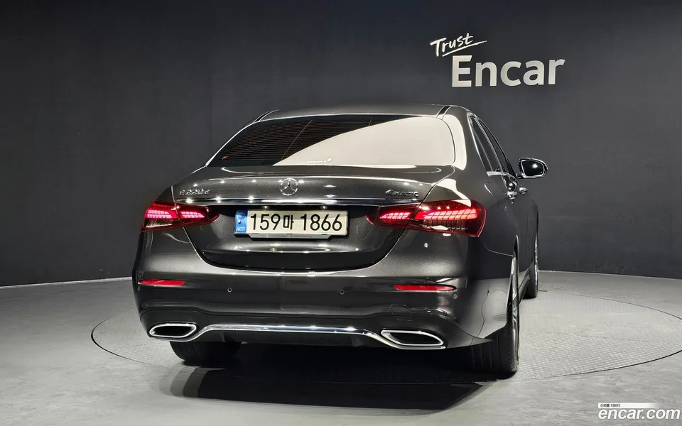 Mercedes-Benz E-Class E220d 4MATIC AMG Line 2022 — миниатюра 4