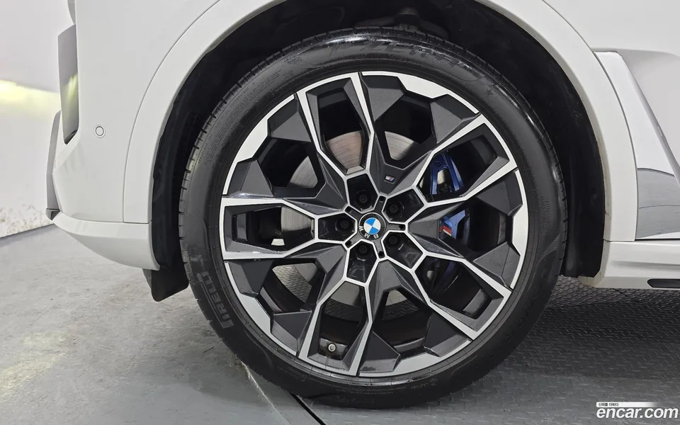 BMW X7 xDrive 40i M 6 2023 — миниатюра 2