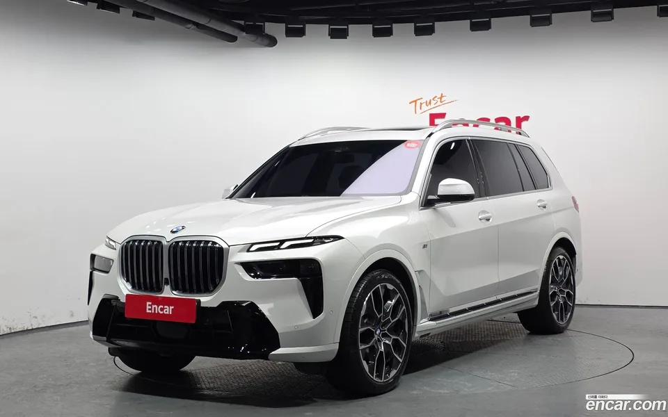 BMW X7 xDrive 40i M 6 2023 — фото 1, купить с доставкой в Москву