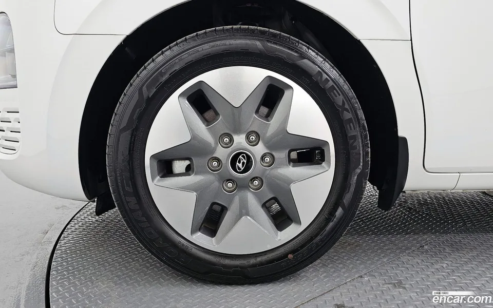 Hyundai Staria 4WD 9 2023 — миниатюра 2