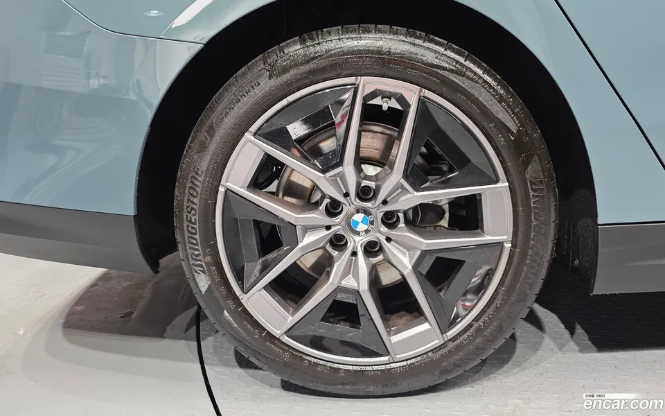 BMW 5 Series 520i 2025 — миниатюра 5