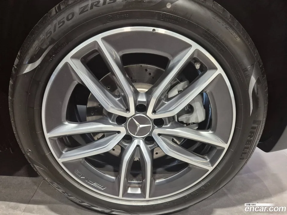 Mercedes-Benz GLB-Class AMG GLB35 4MATIC 2025 — миниатюра 2