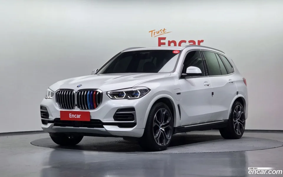 BMW X5 xDrive 45e xLine 2022 — фото 1, купить с доставкой в Москву