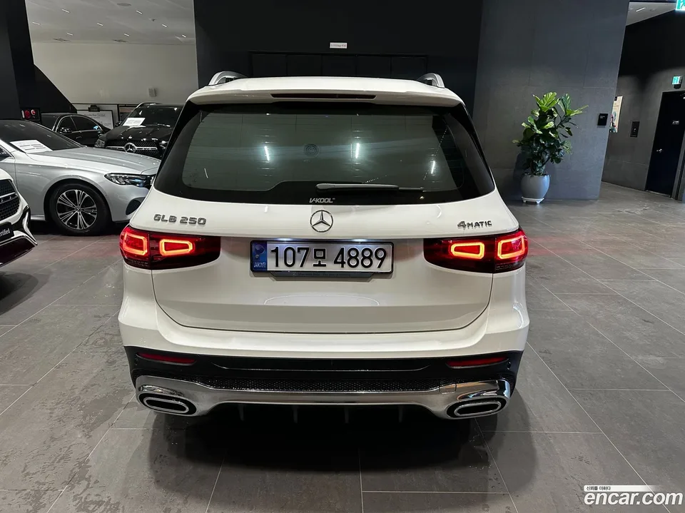 Mercedes-Benz GLB-Class GLB250 4MATIC 2022 — миниатюра 4