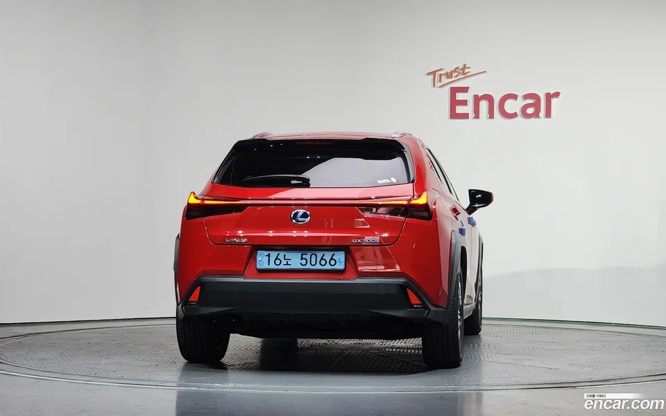 Lexus UX 300e 2WD 2022 — миниатюра 4