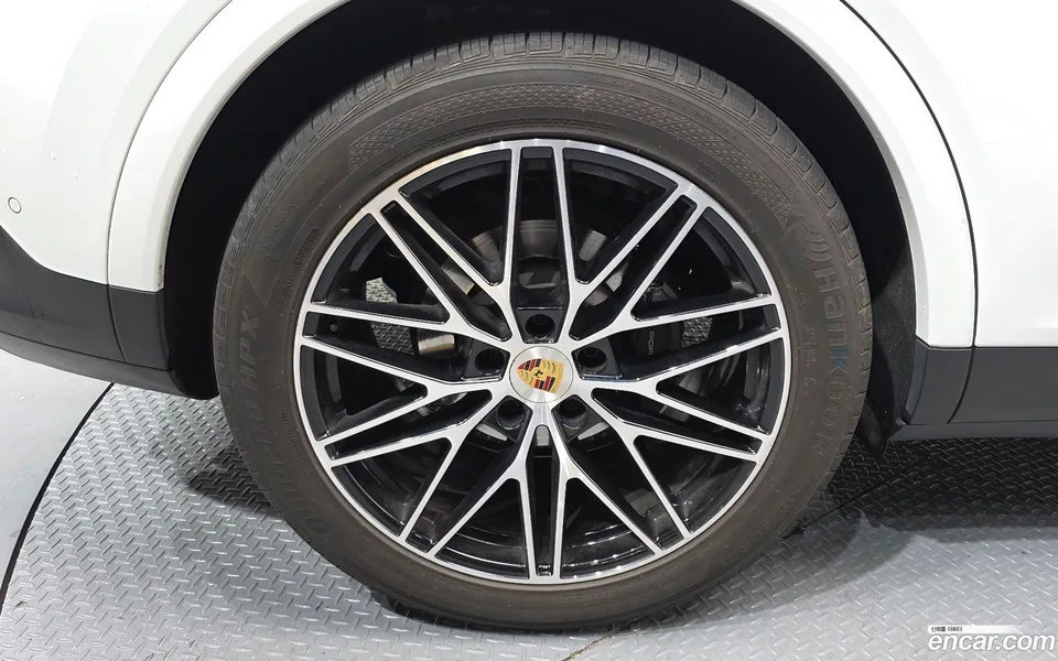 Porsche Cayenne 3.0 2023 — миниатюра 2
