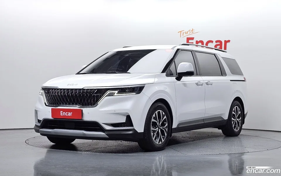 Kia Carnival 11 2023 — фото 1, купить с доставкой в Москву