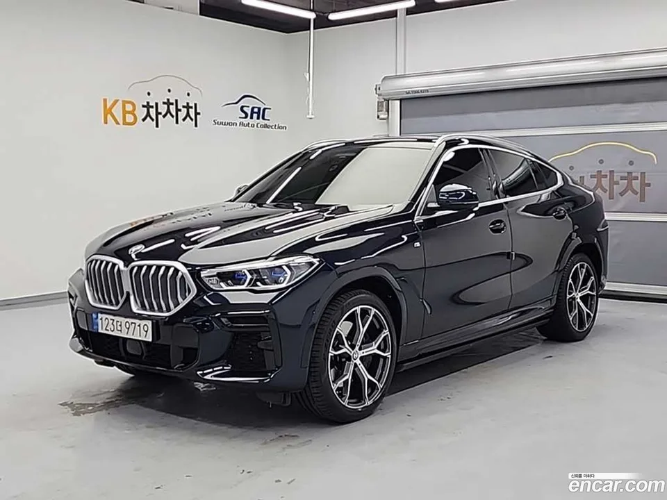 BMW X6 xDrive40i M 2022 — фото 1, купить с доставкой в Москву