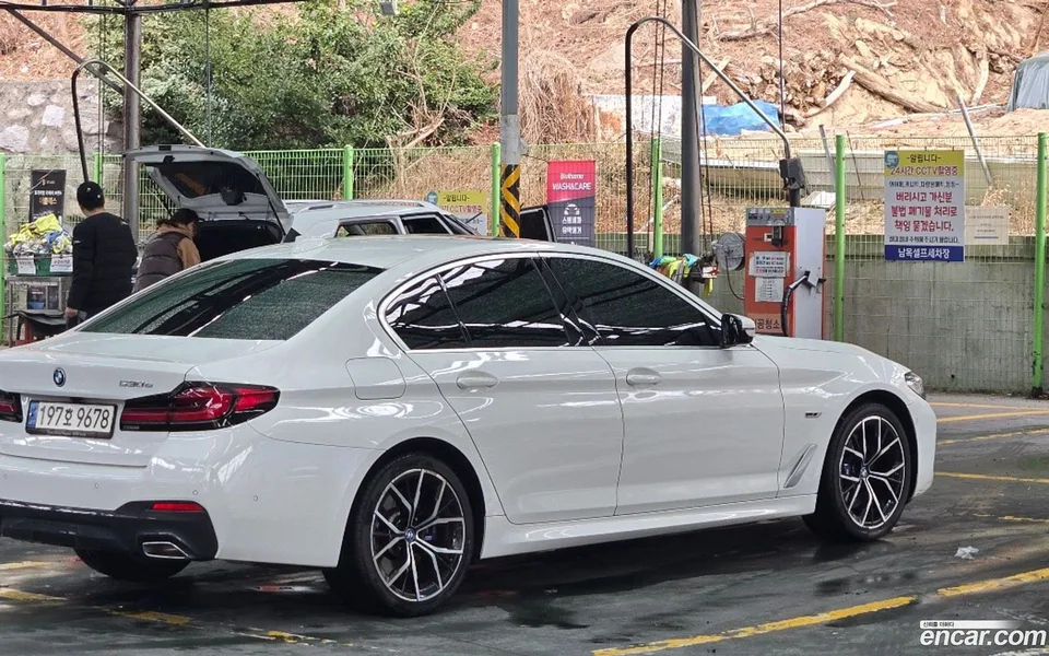 BMW 5 Series 530e M 2022 — миниатюра 4