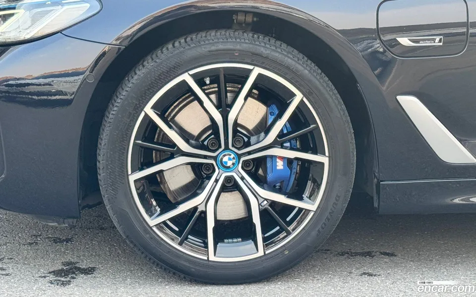 BMW 5 Series 530e M 2022 — миниатюра 2