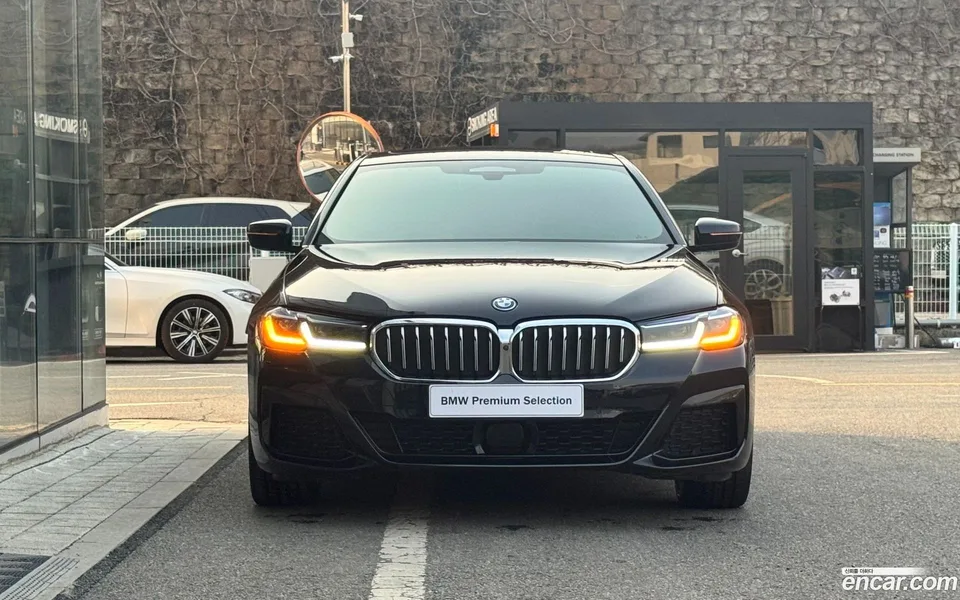 BMW 5 Series 530e M 2022 — миниатюра 3
