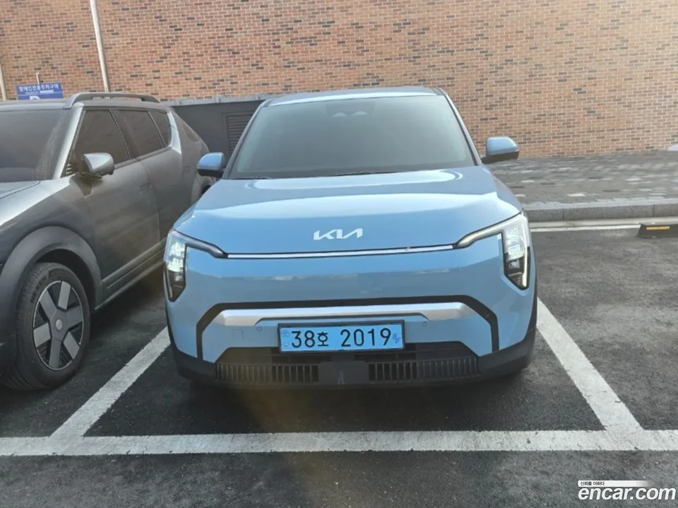Kia EV3 2WD 2025 — фото 1, купить с доставкой в Москву