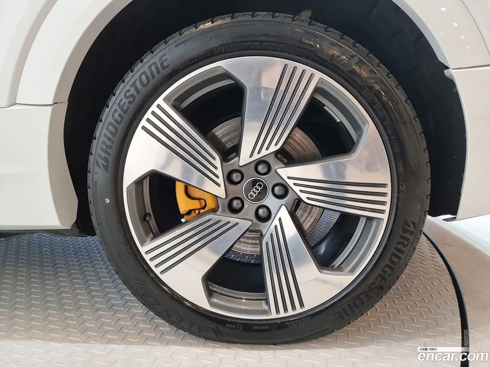 Audi e-tron 55 2023 — миниатюра 5