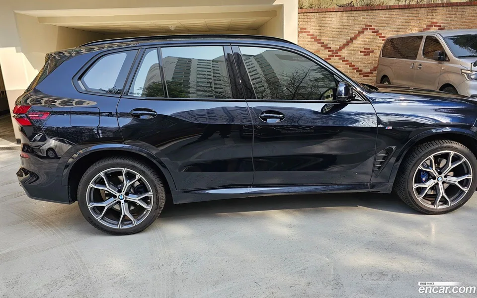 BMW X5 xDrive 40i M 2023 — миниатюра 2